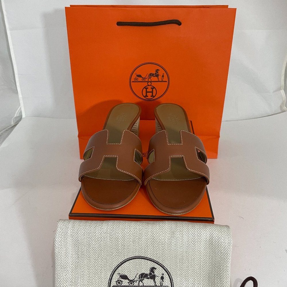 HERMES NWB GOLD OASIS HEEL SIZE 37.5